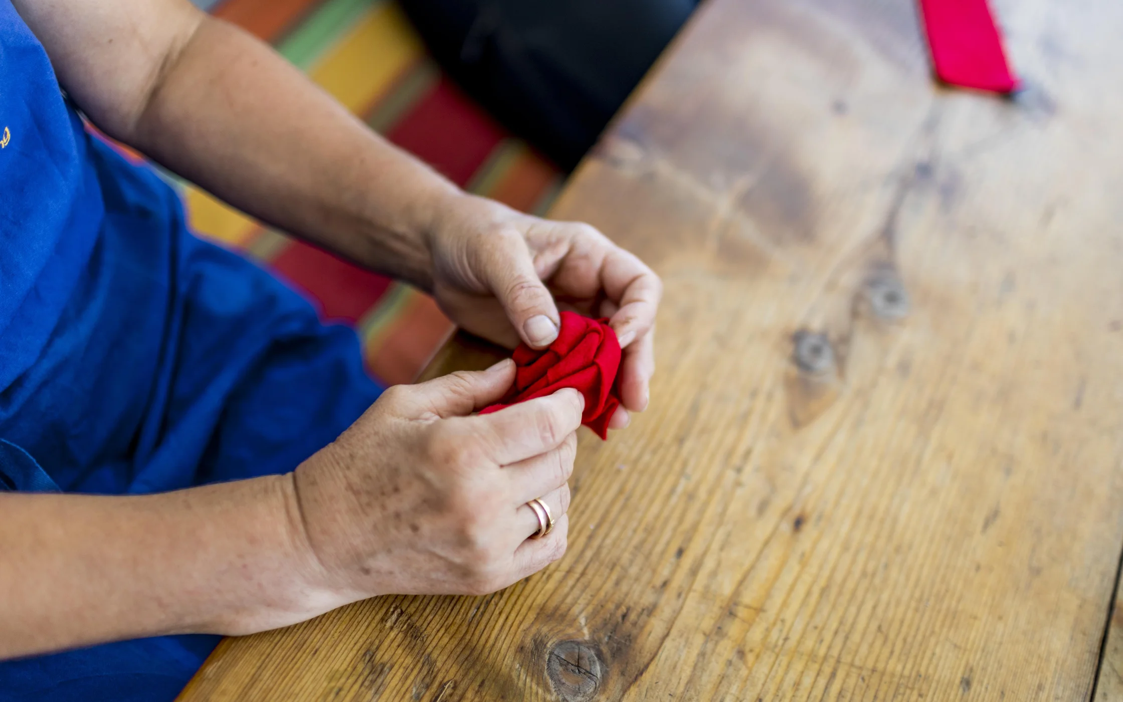 Bild 5 Stoffblume SBO Basteln arminhuber.jpg